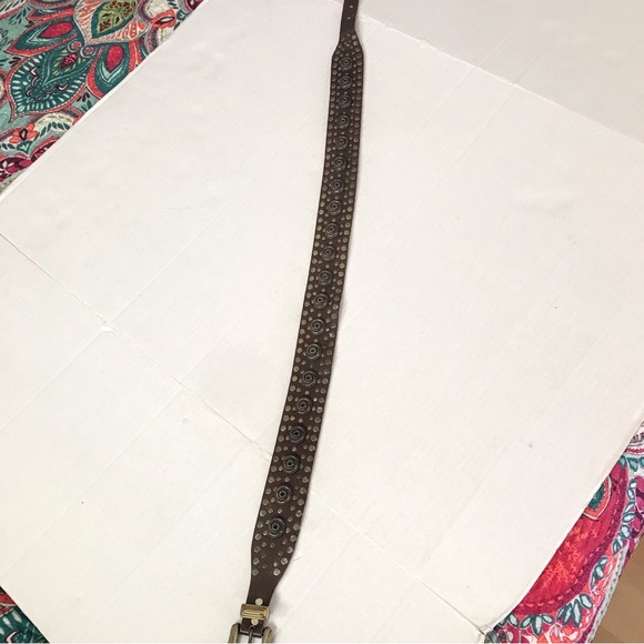 Studded Rosette Belt Brown Leather Brass Color Hardware Rustic Distressed - Picture 6 of 15